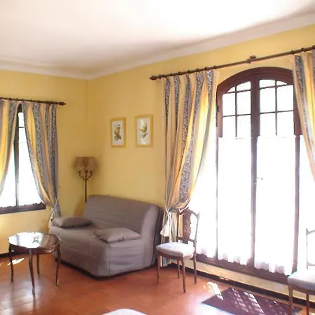 With Charm, Quiet, Kitchen, Sw Pool. Grasse