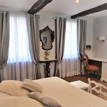 With Charm, Quiet, Kitchen, Sw Pool. Bed and breakfast
