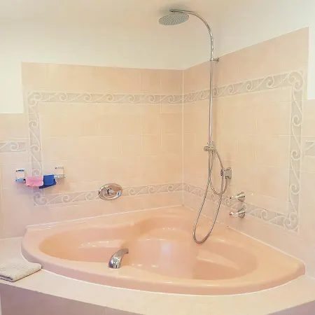 With Charm, Quiet, Kitchen, Sw Pool.
