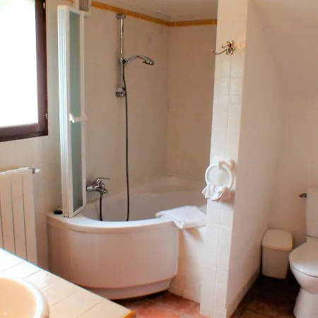 With Charm, Quiet, Kitchen, Sw Pool. Bed and breakfast Grasse