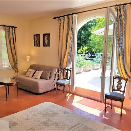 Bed and breakfast With Charm, Quiet, Kitchen, Sw Pool.